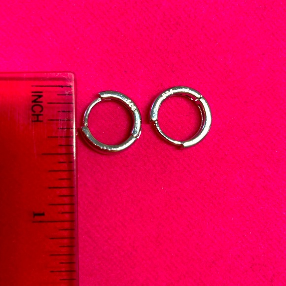 💫 Sterling Silver Hoop Earrings - Picture 4 of 4